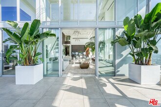825 S Hill St in Los Angeles, CA - Building Photo - Building Photo