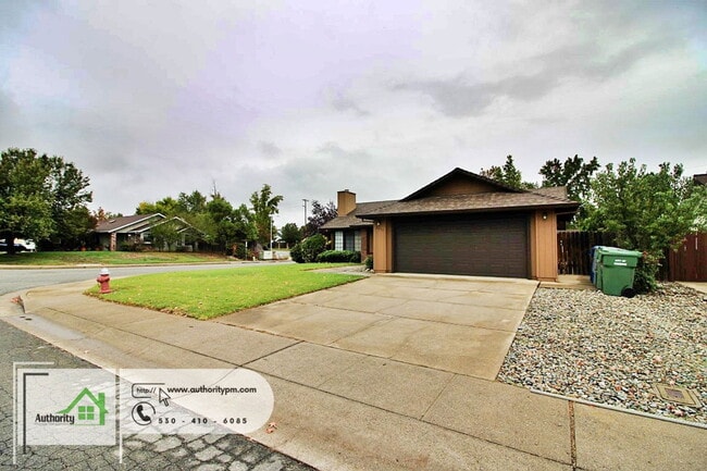 2491 Candlewood Dr in Redding, CA - Building Photo - Building Photo
