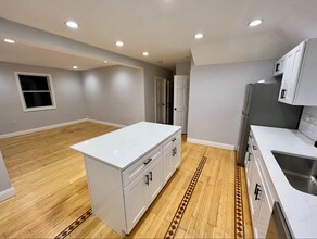 145 Surrey St in Medford, MA - Building Photo - Building Photo