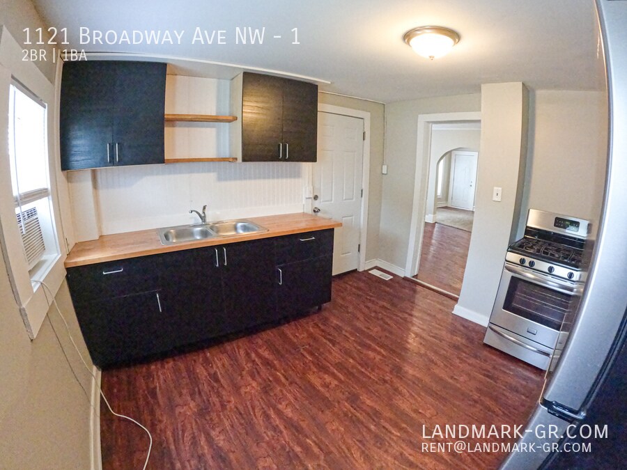 1121 Broadway Ave NW in Grand Rapids, MI - Building Photo