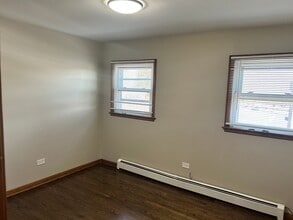 5645 W 63rd Pl in Chicago, IL - Building Photo - Building Photo