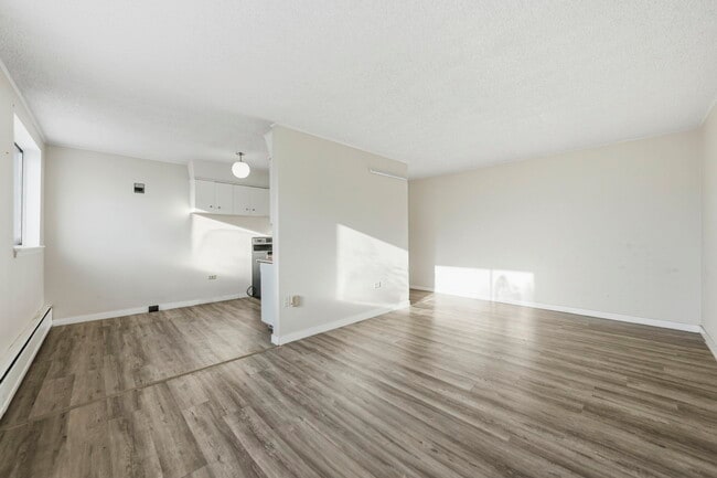 Lord Robinson Apartments in Regina, SK - Building Photo - Building Photo