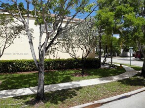 15562 SW 50th Ct in Miramar, FL - Foto de edificio - Building Photo