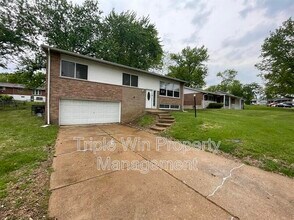 2022 Northaire Ln in St. Louis, MO - Building Photo - Building Photo