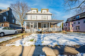 1013 Melrose Ave, Unit 3rd Floor in Melrose Park, PA - Foto de edificio - Building Photo