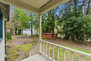 16141 Thorpe Rd NE in Poulsbo, WA - Building Photo