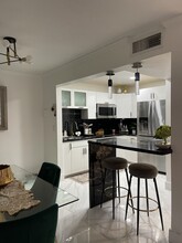 7120 Fairway Dr, Unit L5 in Miami Lakes, FL - Building Photo - Building Photo