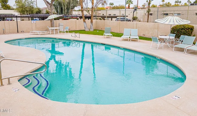558 S Allred Dr in Tempe, AZ - Building Photo - Building Photo