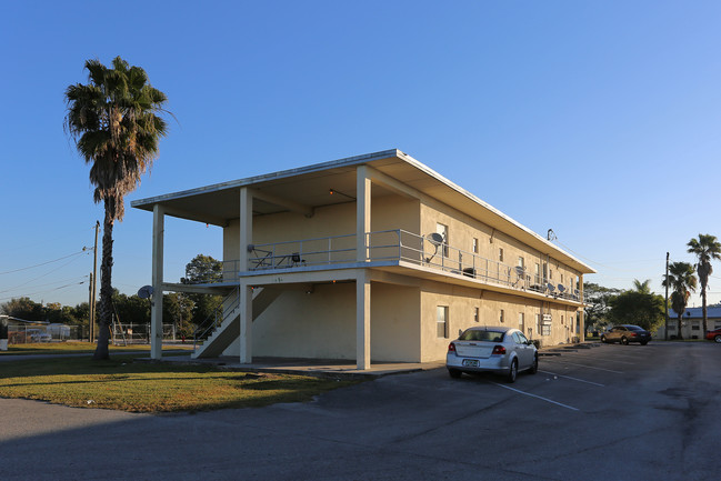 1101 SW 11th Ave in South Bay, FL - Building Photo - Building Photo