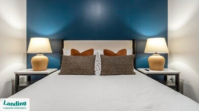 221 Main St N, Unit 1213 in St. Petersburg, FL - Foto de edificio - Building Photo