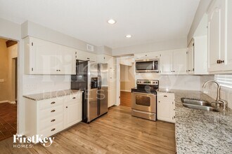 14707 S Murray Ln in Olathe, KS - Foto de edificio - Building Photo