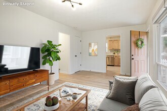 1003 E Hopkins Dr in Bellevue, NE - Building Photo - Building Photo