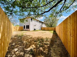 8511 Apple Carrie Cove in Austin, TX - Foto de edificio - Building Photo