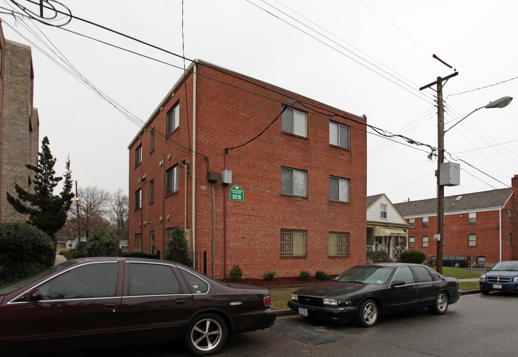 Wilson Apartments in Washington, DC - Foto de edificio