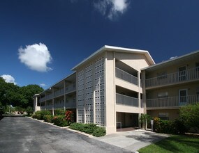 Tregate East in Sarasota, FL - Building Photo - Building Photo