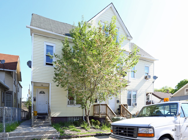 912 W Pierce St in Milwaukee, WI - Foto de edificio - Building Photo