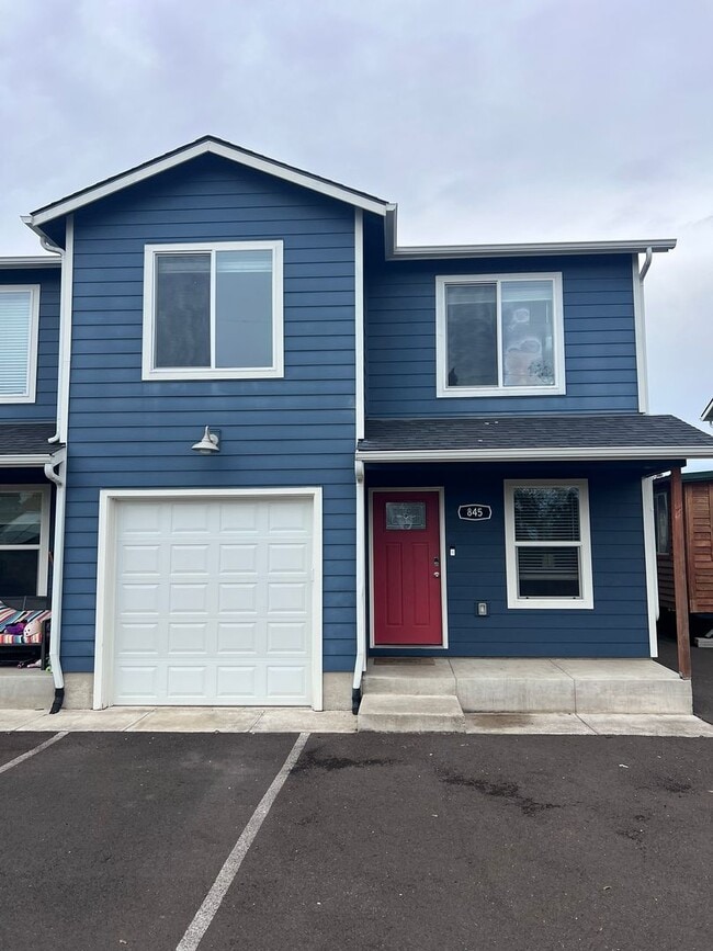 845 W Oak St in Lebanon, OR - Building Photo - Building Photo