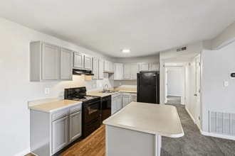 Brookwood Apartments in Indianapolis, IN - Building Photo - Building Photo