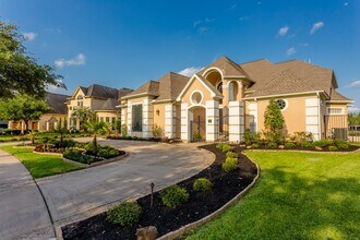 14 Lake Mist Ct in Sugar Land, TX - Building Photo - Building Photo