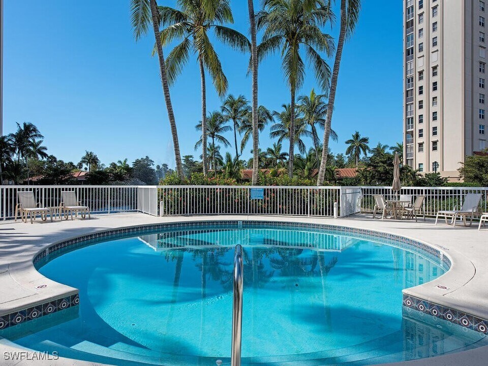 6537 Marissa Loop in Naples, FL - Building Photo