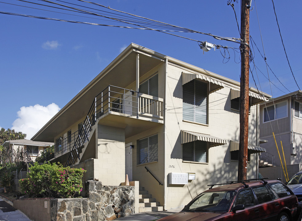 1576 Frear St in Honolulu, HI - Building Photo