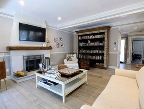 1036 Heritage Vlg in Southbury, CT - Building Photo - Building Photo