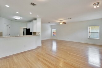 2902 E 13th St in Austin, TX - Building Photo - Building Photo