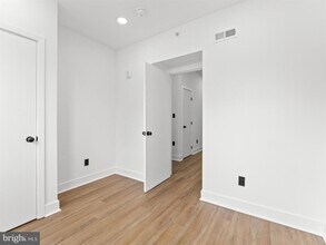 4927 Catharine St, Unit Apt #1 in Philadelphia, PA - Foto de edificio - Building Photo