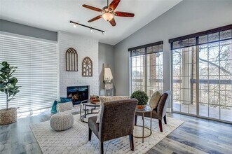 1726 Ascension Point Dr in Arlington, TX - Foto de edificio - Building Photo