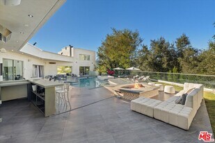 2666 Hutton Dr in Beverly Hills, CA - Building Photo