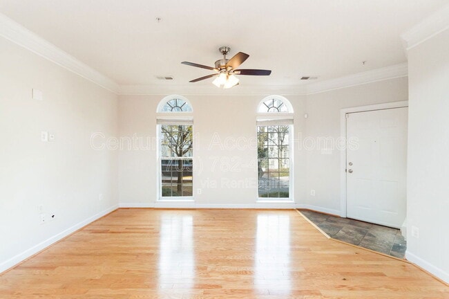 5675 Harrington Falls Ln in Alexandria, VA - Foto de edificio - Building Photo