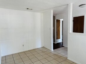 912 Woodview Dr in Granbury, TX - Building Photo - Building Photo