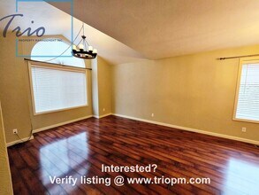 555 Edwards Dr in Eugene, OR - Foto de edificio - Building Photo