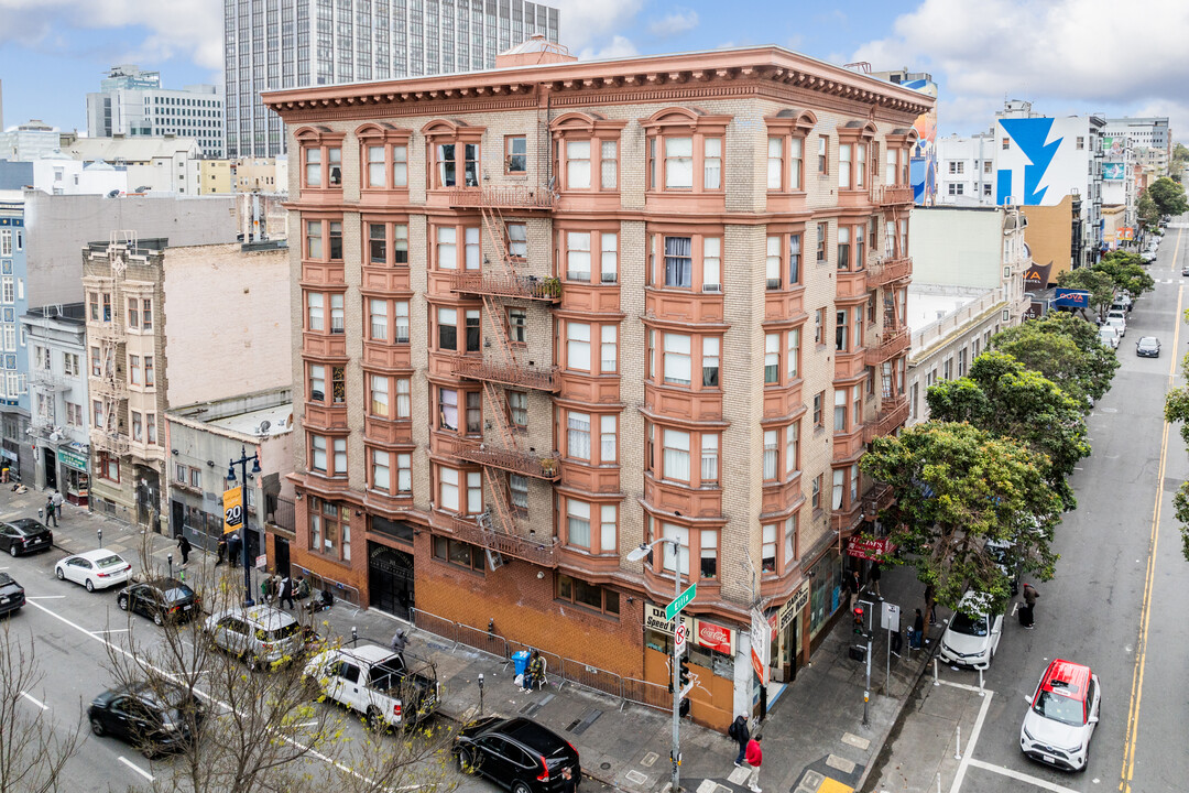 Crescent Apartments in San Francisco, CA - Building Photo