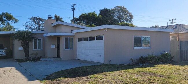 208 Lang St in Ventura, CA - Building Photo - Building Photo