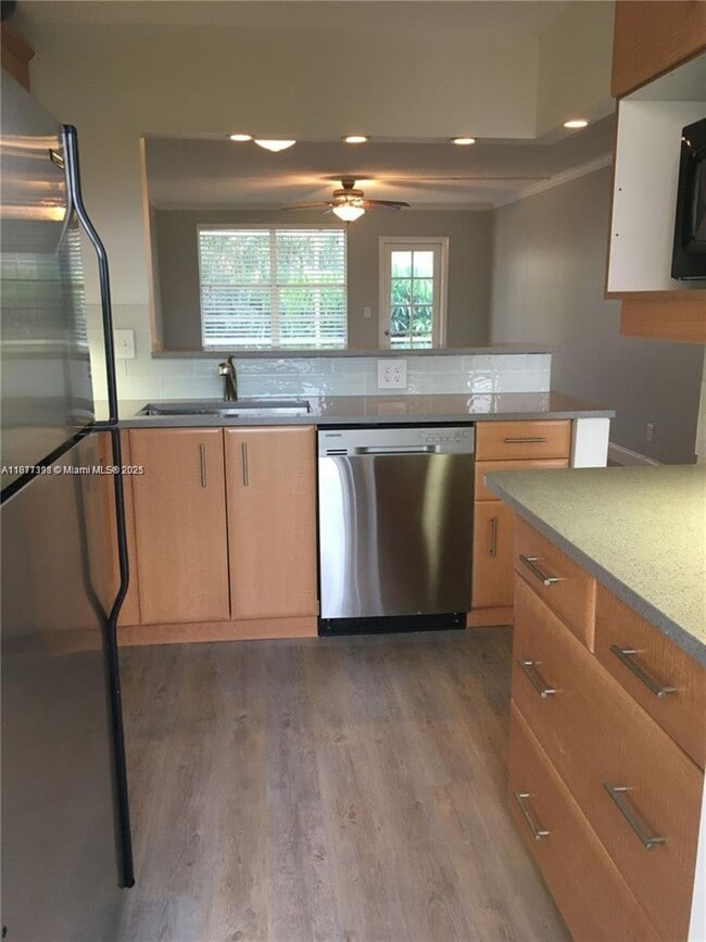 property at 4025 N Federal Hwy