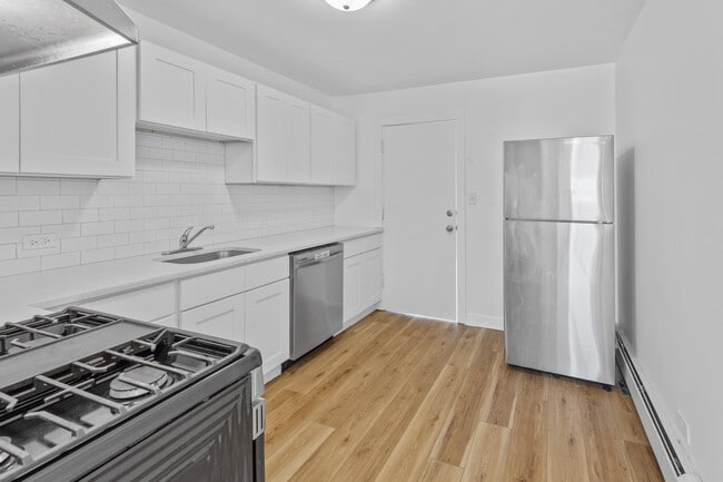 9606 Golf Terrace in Des Plaines, IL - Building Photo - Building Photo