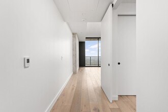 610 Davis St, Unit 4008 in Austin, TX - Foto de edificio - Building Photo