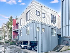 9520 1st Ave NE in Seattle, WA - Foto de edificio - Building Photo