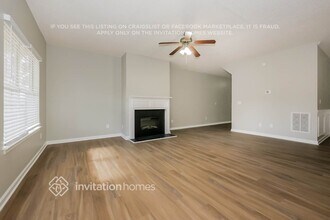 162 Stillwood Dr in Newnan, GA - Foto de edificio - Building Photo