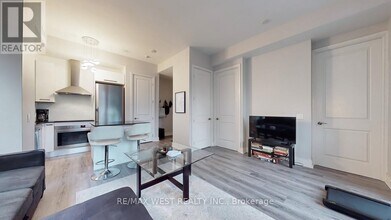 21 Balmuto St in Toronto, ON - Building Photo - Building Photo