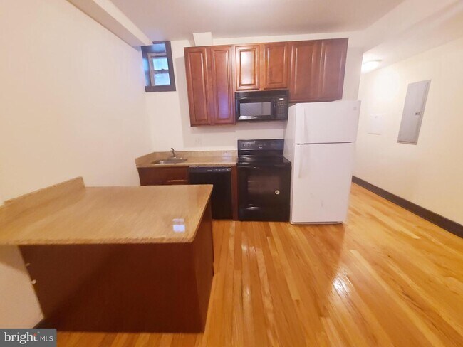 1730 Fontain St photo'
