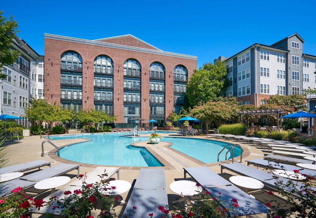 Sullivan Place in Alexandria, VA - Foto de edificio