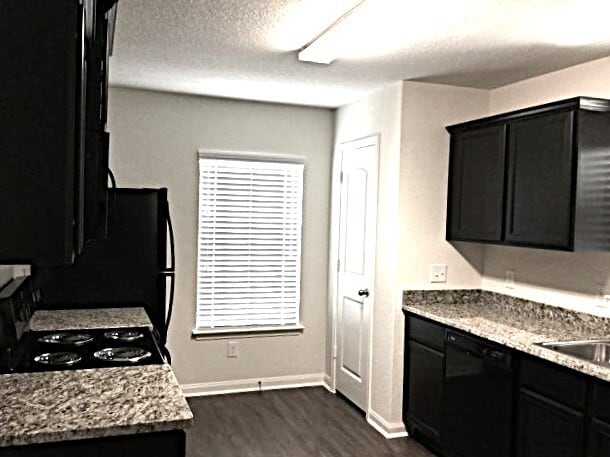 7543 Bowdre in San Antonio, TX - Foto de edificio - Building Photo