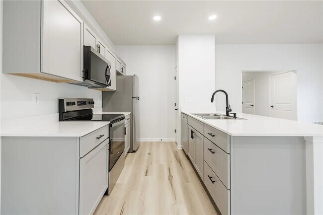 32 Durant Pl in Fairport, NY - Building Photo - Building Photo