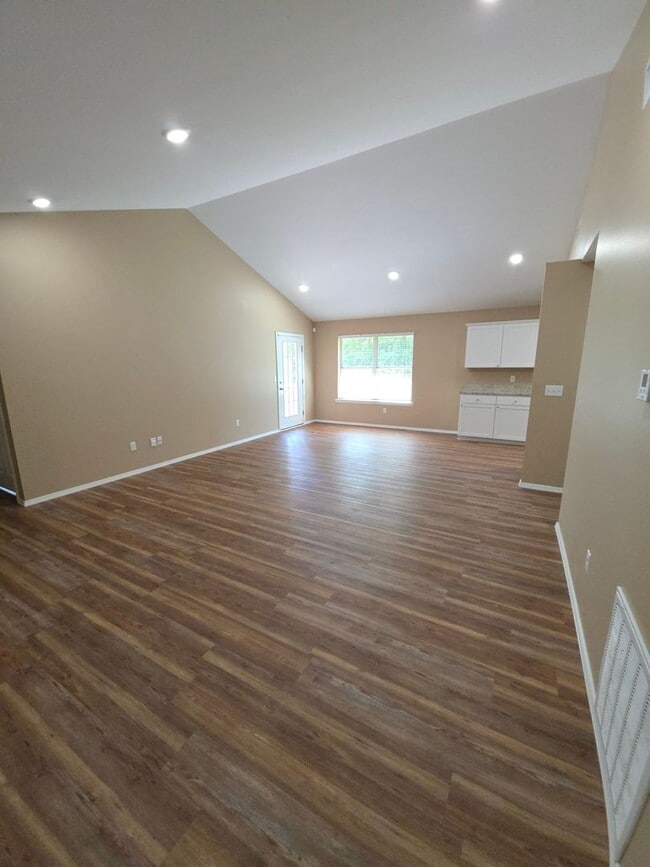 2010 S Frankfort Ave in Russellville, AR - Building Photo - Building Photo