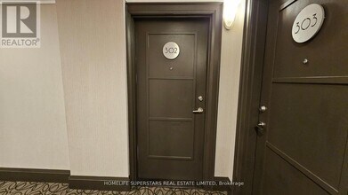 205 Lakeshore Rd W in Oakville, ON - Building Photo - Building Photo