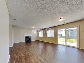 806 Topsail Dr in Browns Summit, NC - Building Photo - Building Photo