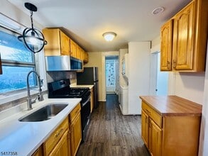 36 Cross St in Montclair, NJ - Building Photo - Building Photo