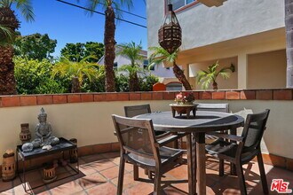 2702 11th St in Santa Monica, CA - Building Photo - Building Photo
